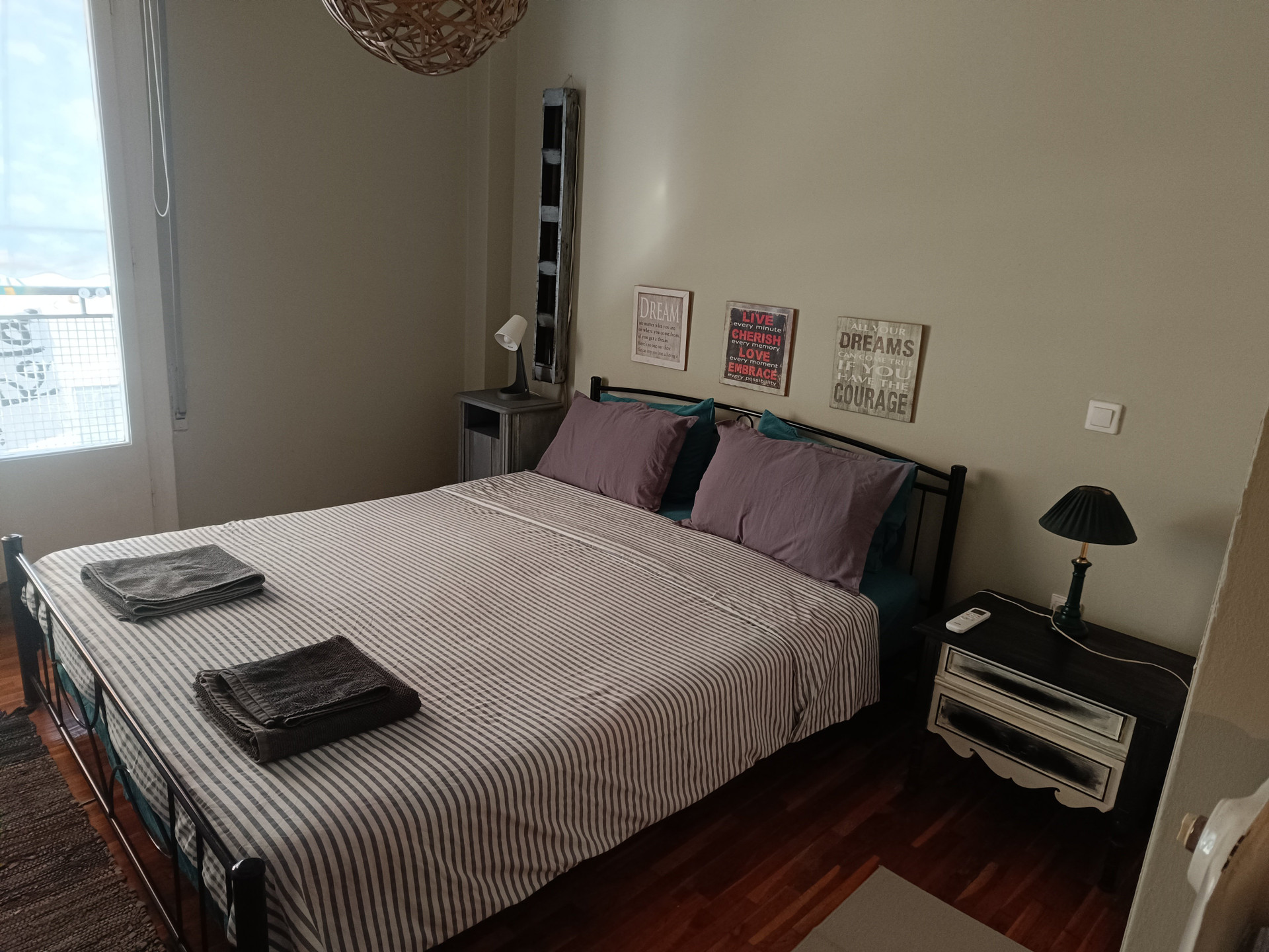 Bedroom with double bed, balcony door