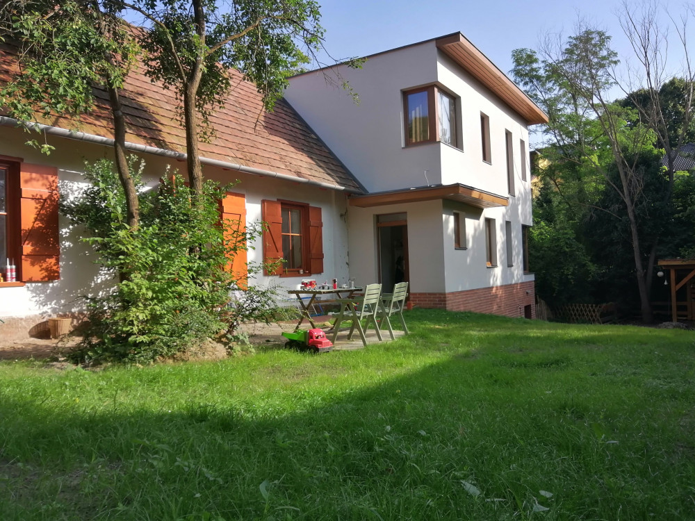 Beautiful house in Budapest green area preview