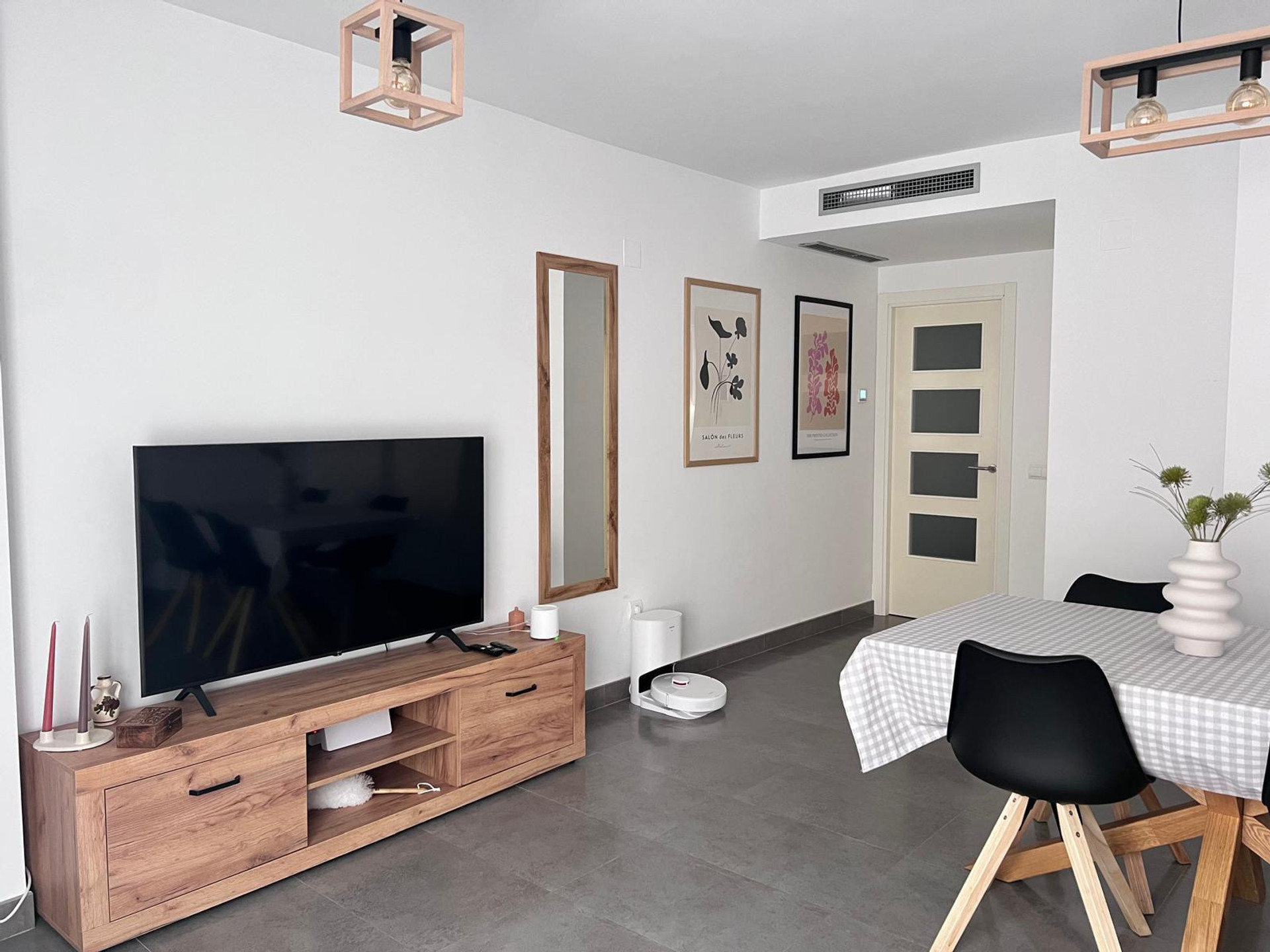 Living Room – TV and Entrance