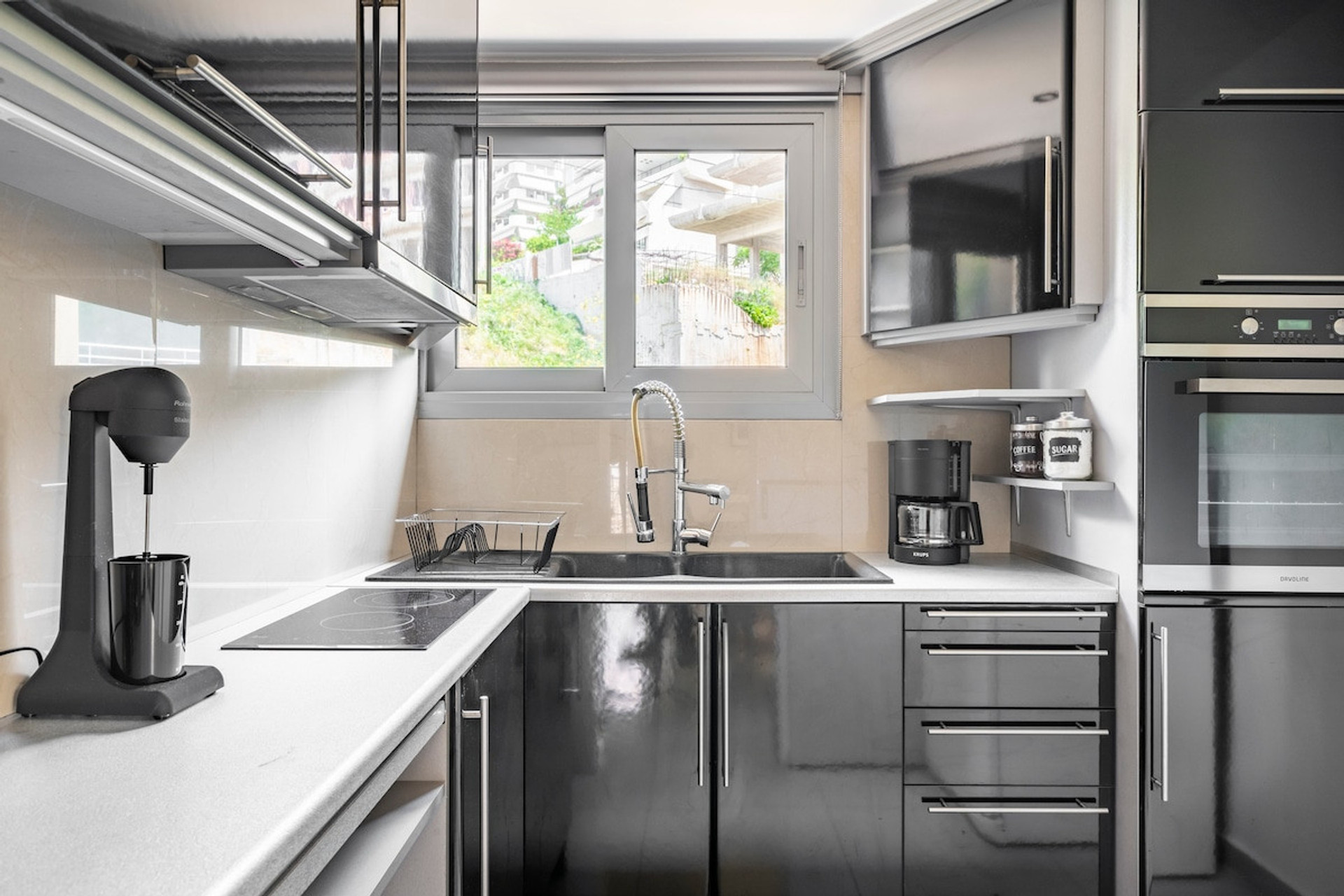 Full kitchen