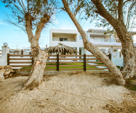 Modern 3-Bedroom Seaside Beach House