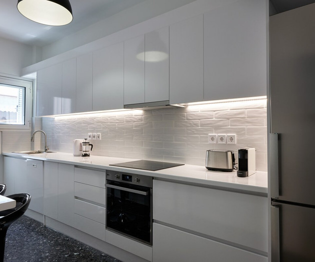 The full equipped kitchen