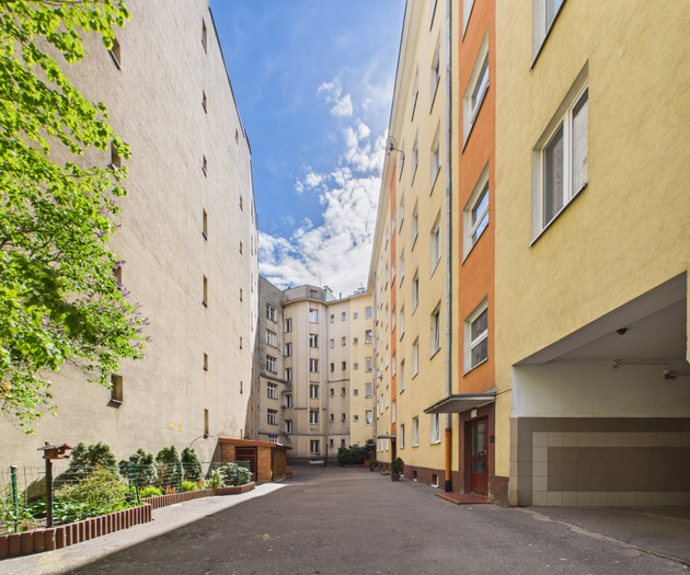 Grójecka — near Plac Zawiszy