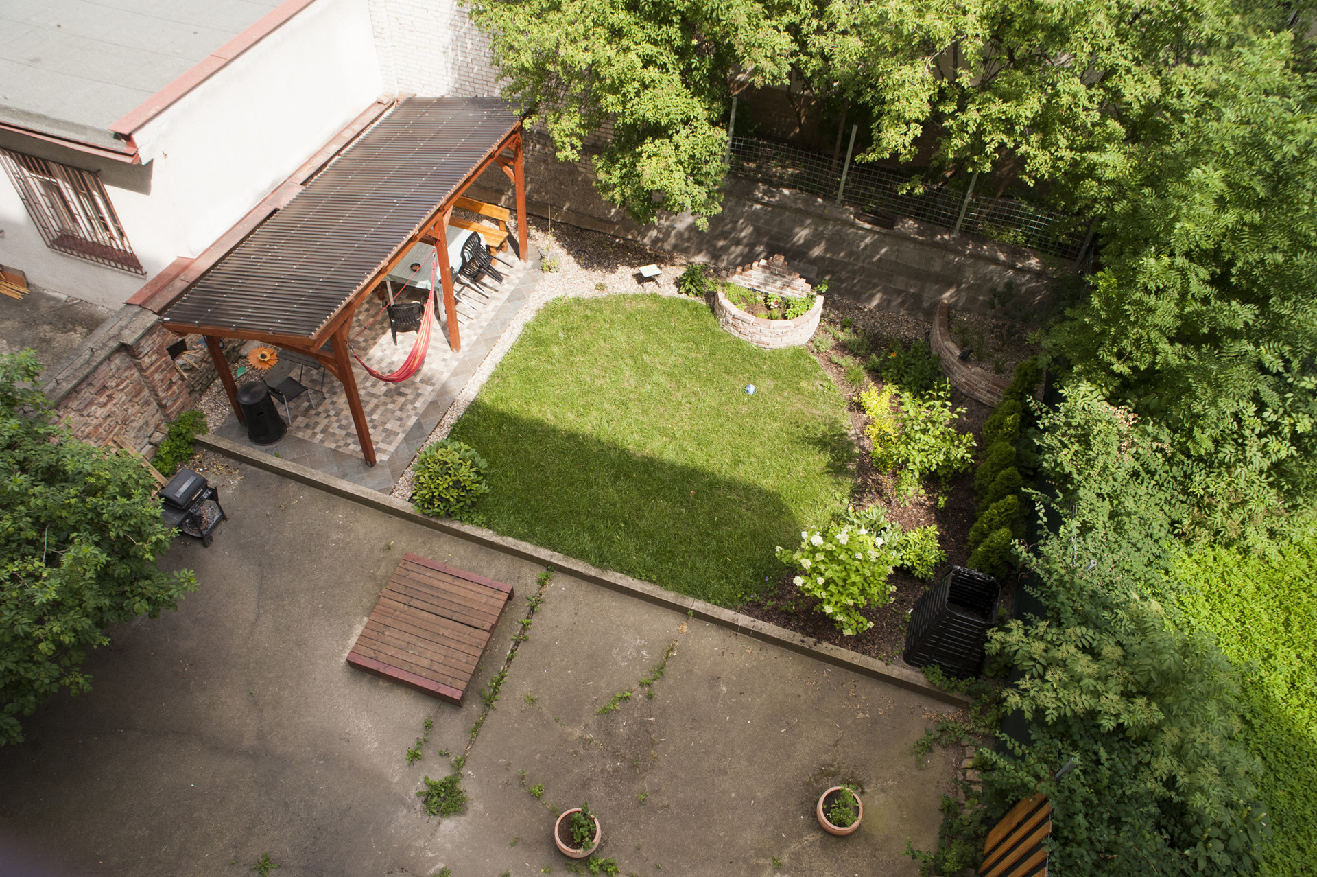 Garden view - relax, do barbecue, lay dawn on the grass, plant herbs - enjoy as you like