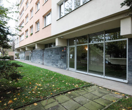 Apartment with nice balcony, near Metro