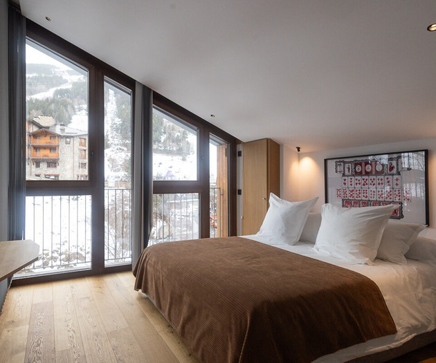 Elegant Penthouse | Spa, Parking & Views