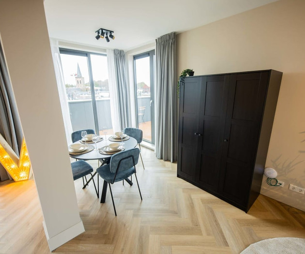 Charming City Penthouse Studio KS