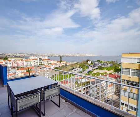 T2 apartment with panoramic view of  the Tejo