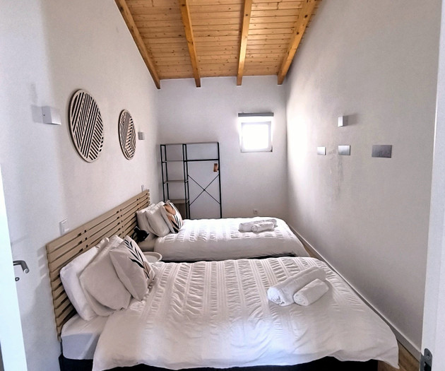 Twin bed bedroom