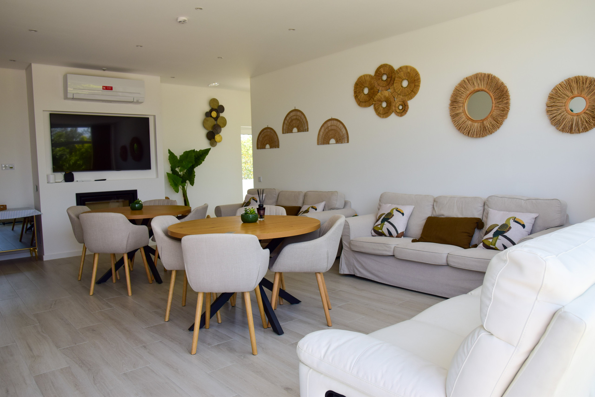 Spacious living and dining area