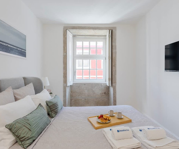 Modern & Trendy Flat by HostWise