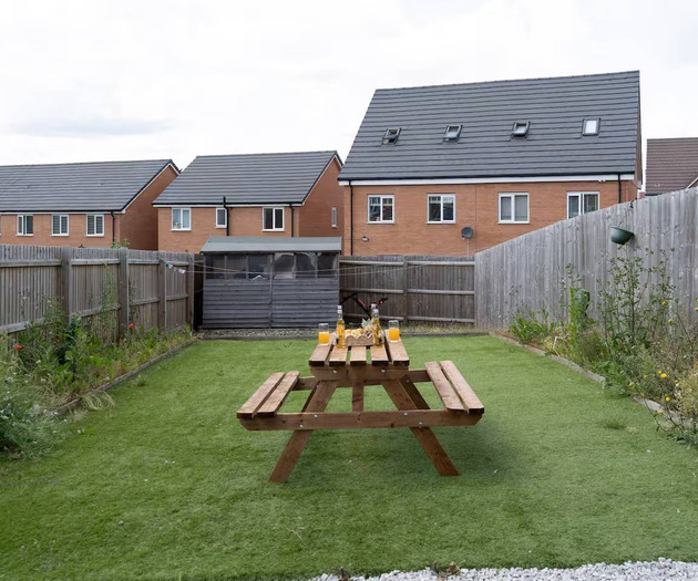 Cozy 3 Bedroom House | Free Parking | Garden