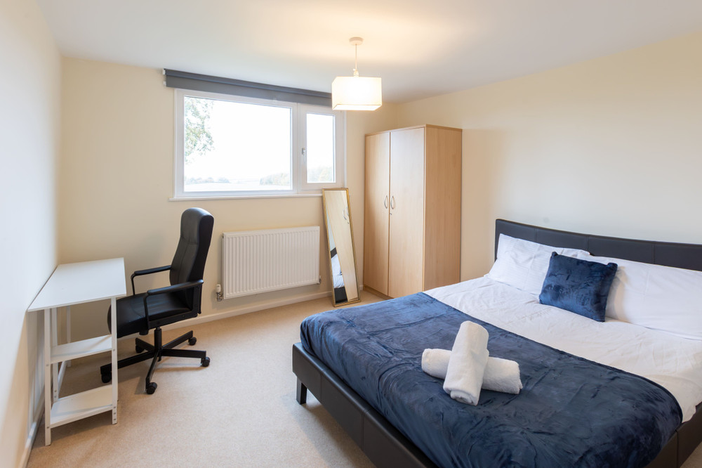 Grand 5BR Home in Market Harborough with Free Park preview