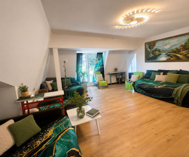 Flat next to the tourist center. Free P parking.