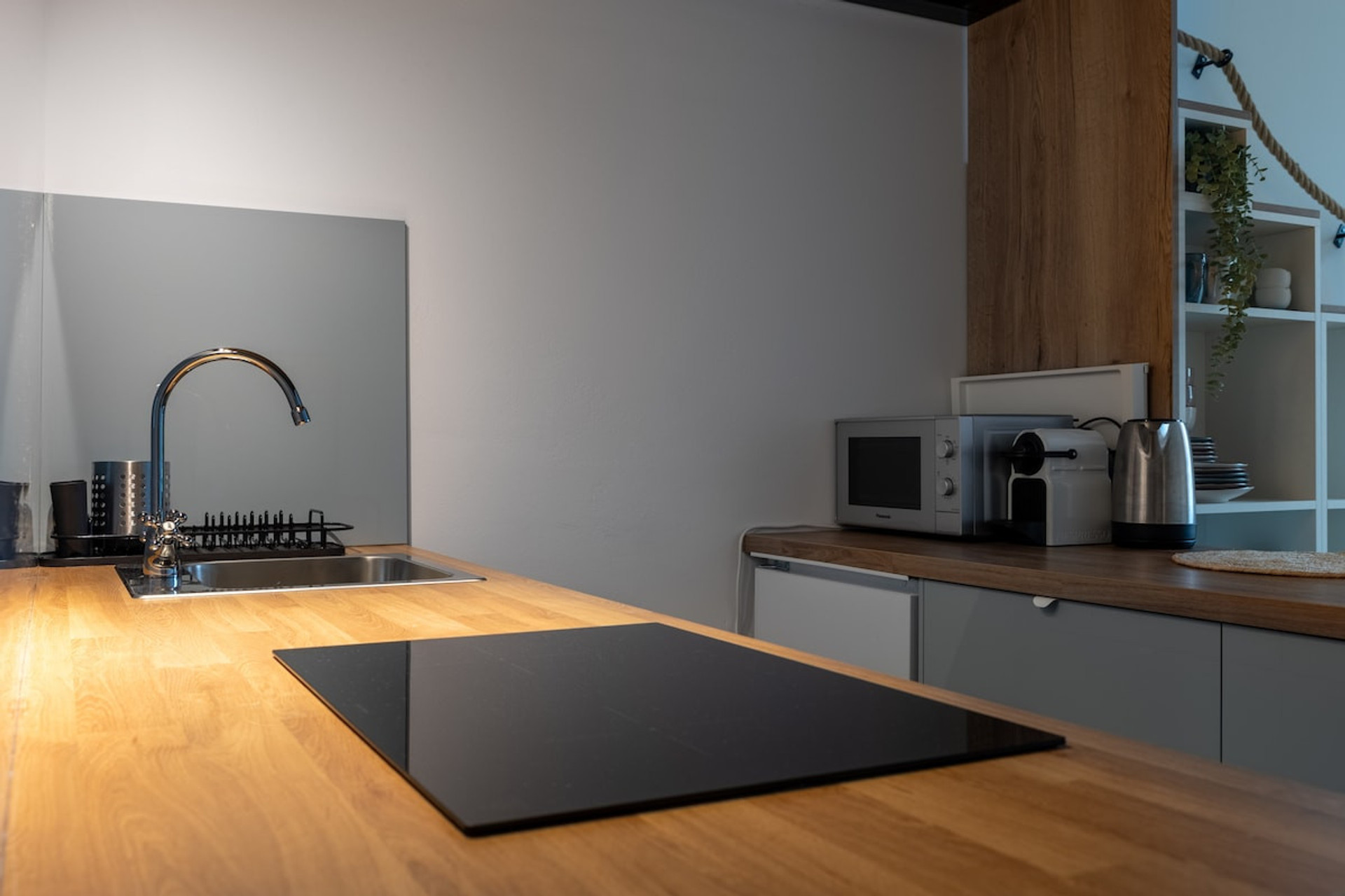 Kitchenette image 3
