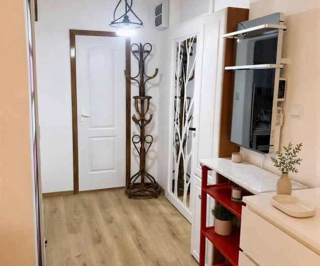 Flat next to the tourist center. Free P parking.
