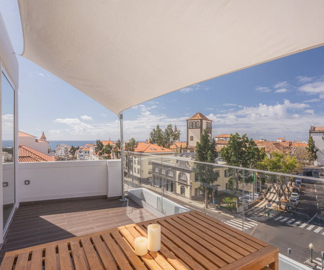 Estúdio no último piso com vista para o oceano no centro do Funchal