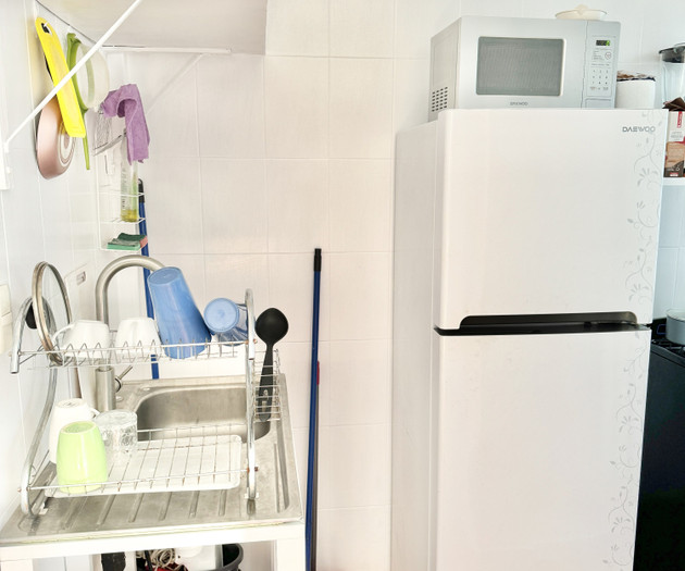 Flat 1/3_ 500mbps Wifi, Desk with office chair