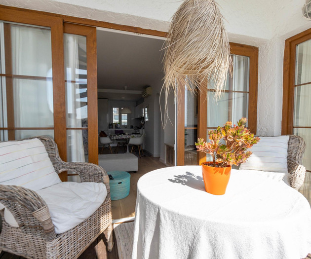 Sea, apartment with sea views, in first line of th