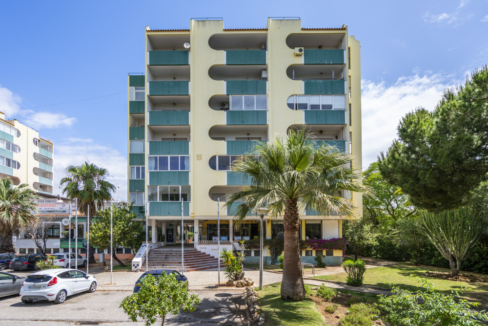 Spacious 1 bed in Vilamoura w/ Fast Wifi & Pool