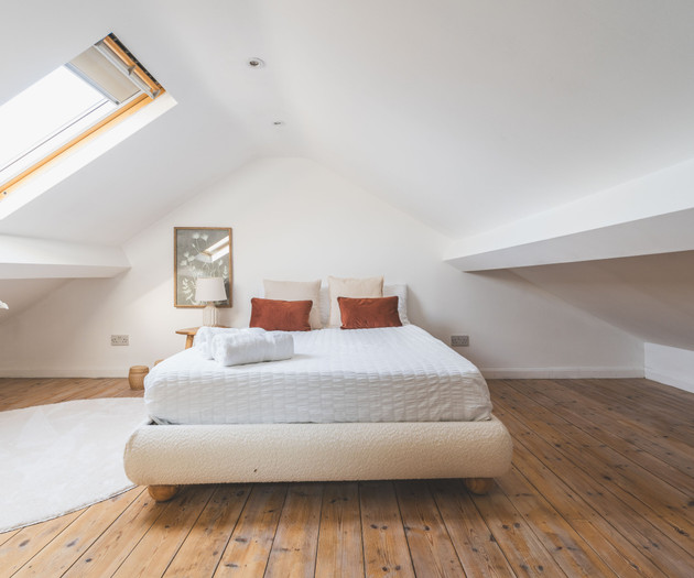 Minimalistic 2 Bed close by Central line | Parking
