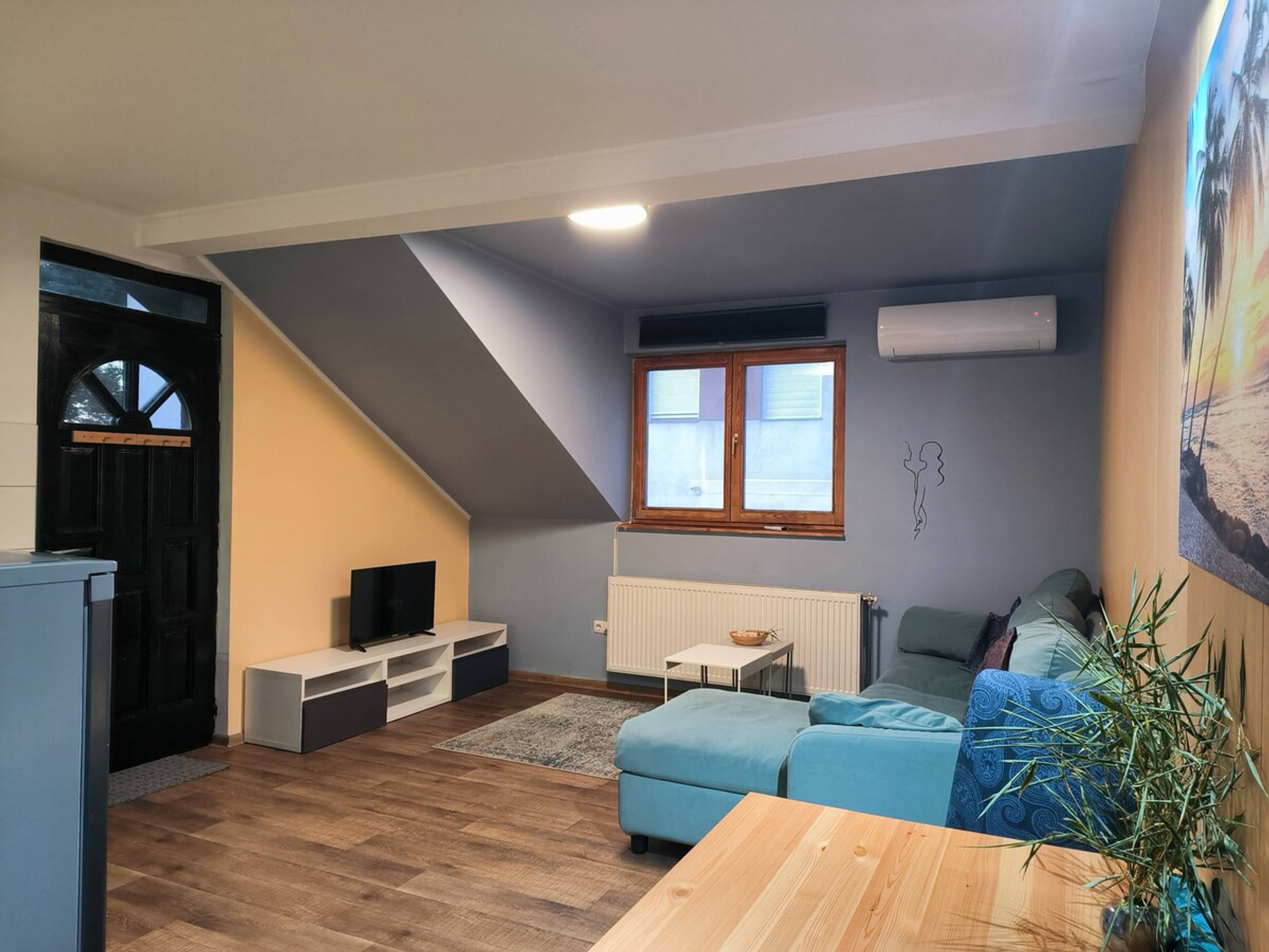 Living room image 5