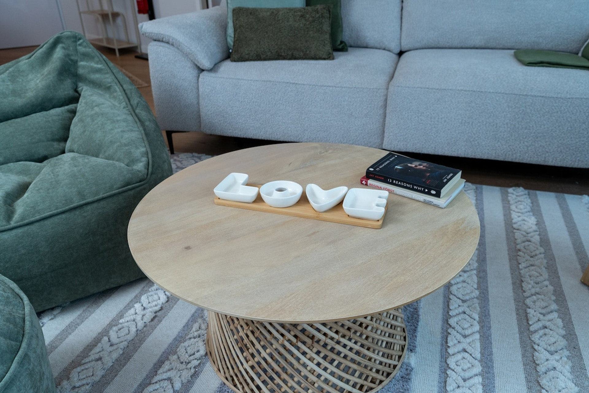 Modern and clean decor, which conveys comfort. 