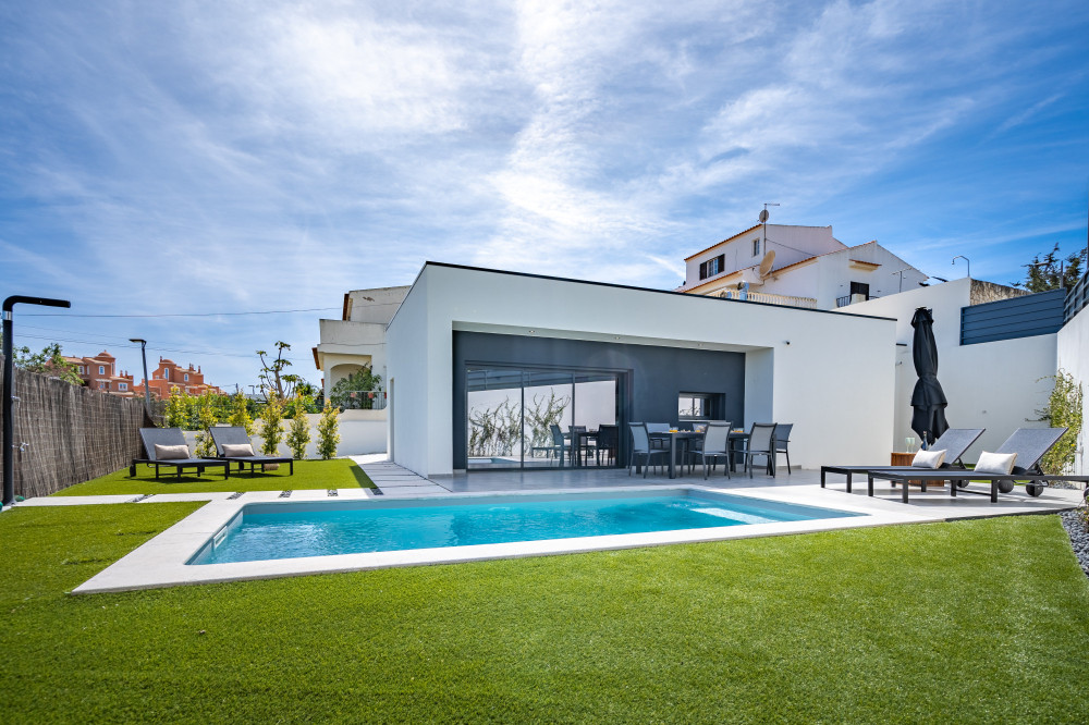 Bright Spacious House | Swimming Pool preview