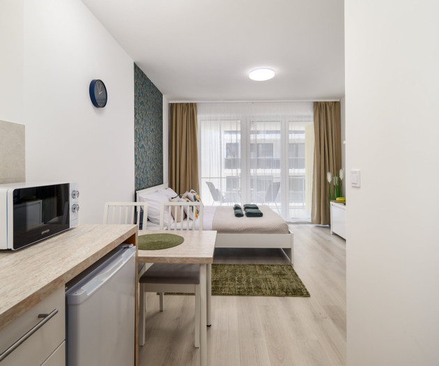 New Studio with FREE parking