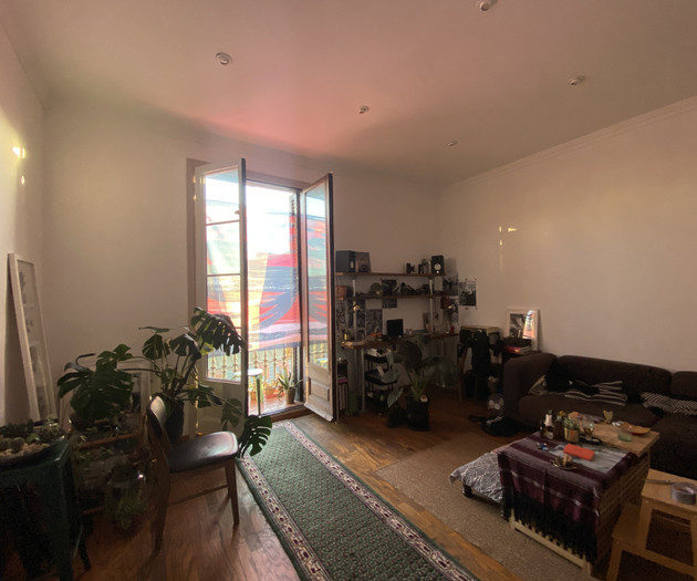 Bright Room with Private Bathroom in El Born