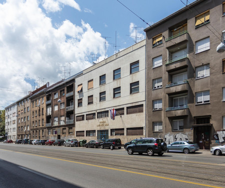 Sunny 2BDR Apartment with a Balcony