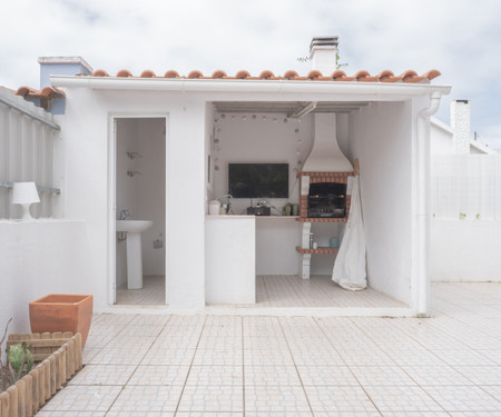 Serene Beach Villa in Aroeira