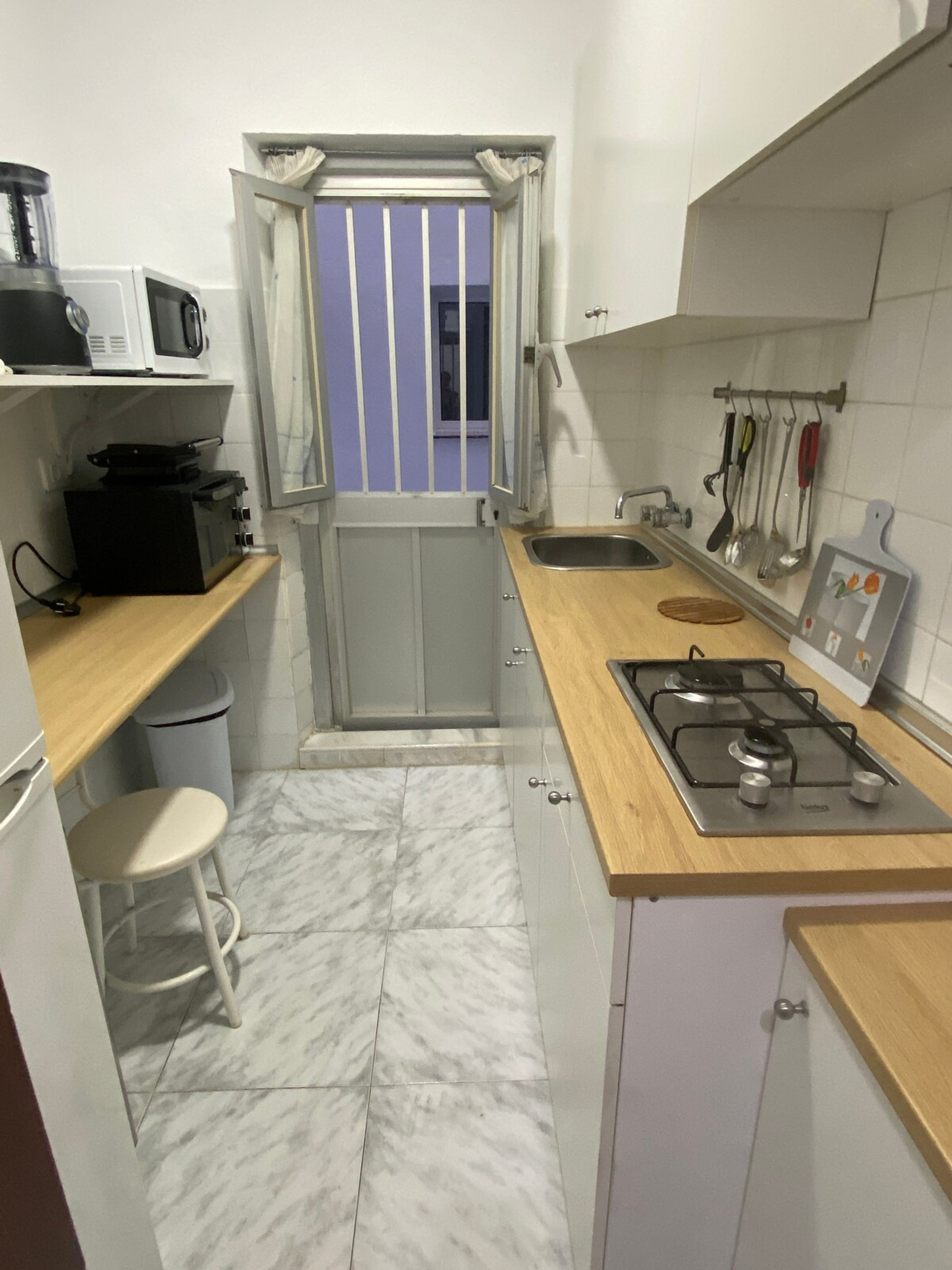 Full kitchen image 2