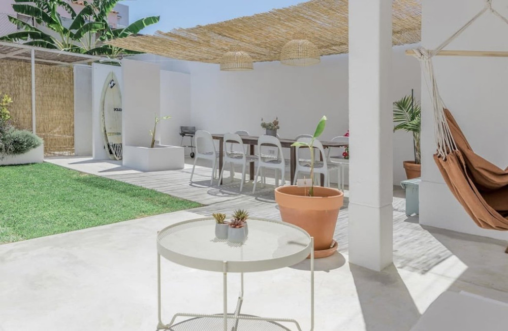 Casa Muito = Beach + City + Surf preview