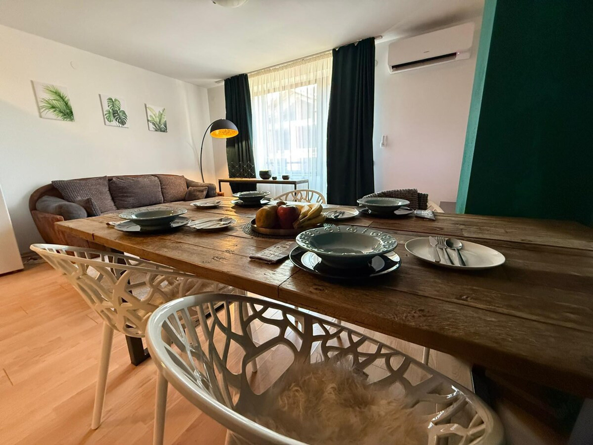 Dining area image 1