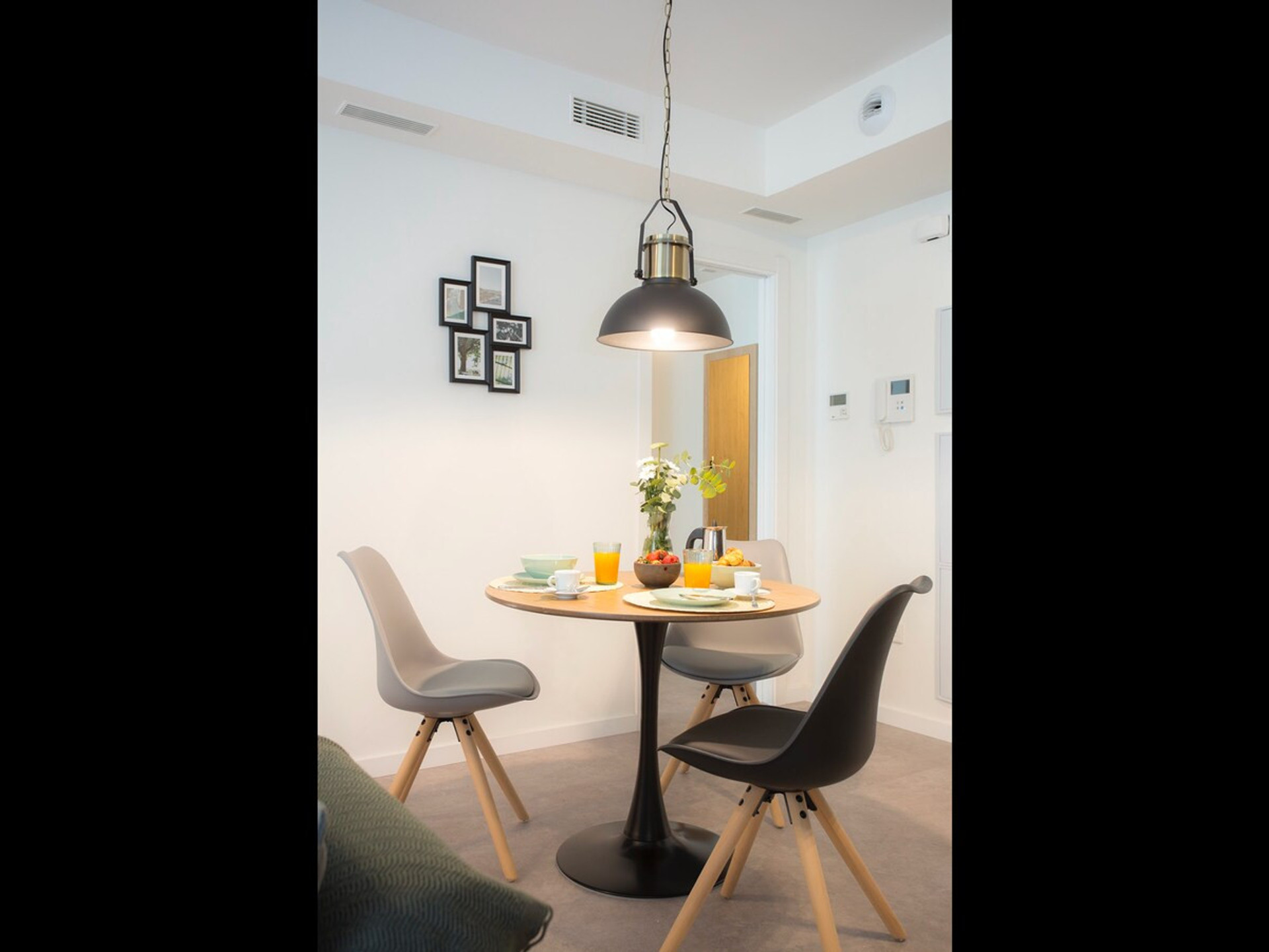 Dining area image 1