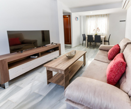 Holidays2Malaga Salitre Apartment close Train Stat