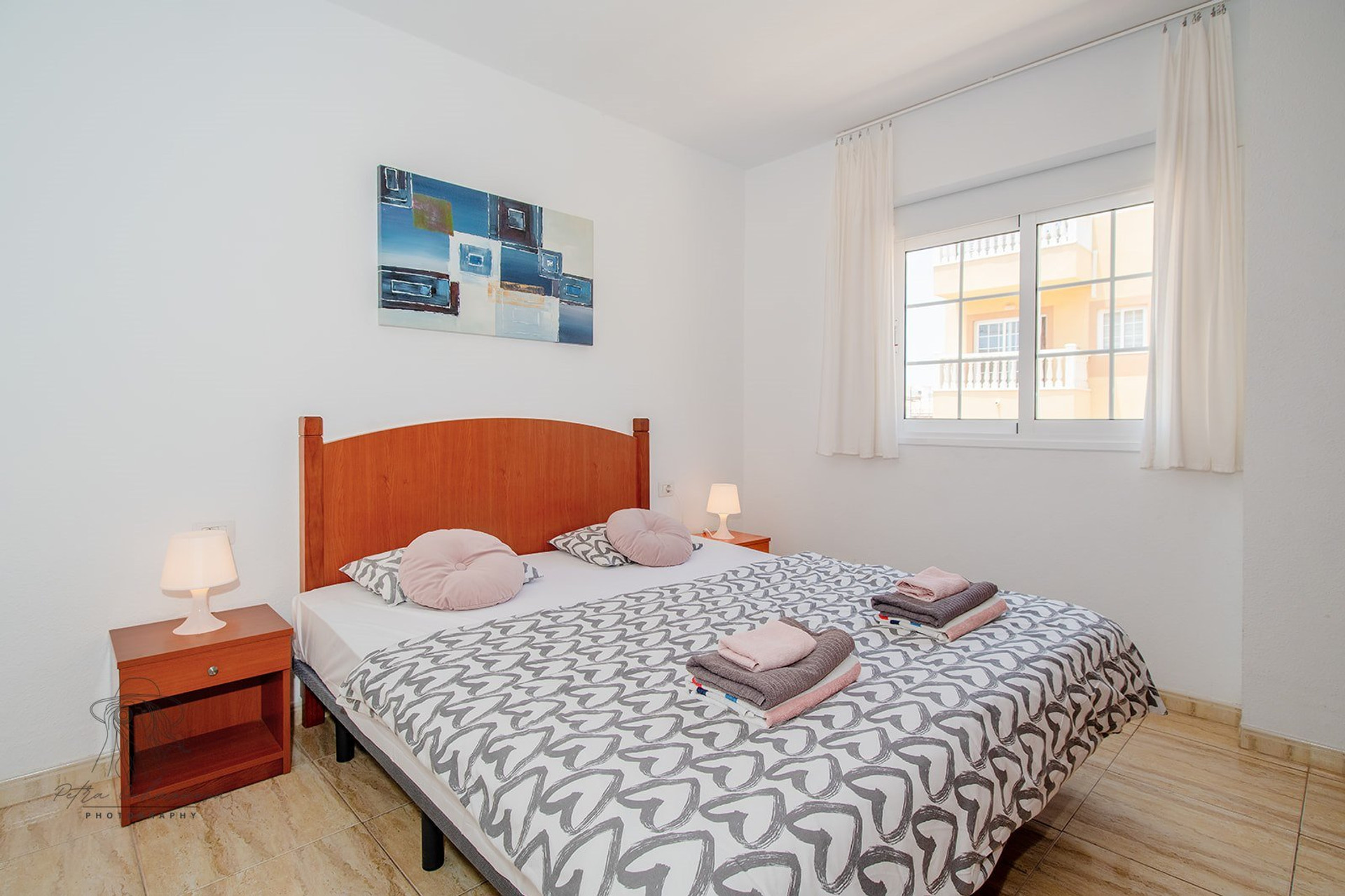 Bright double bedroom with window