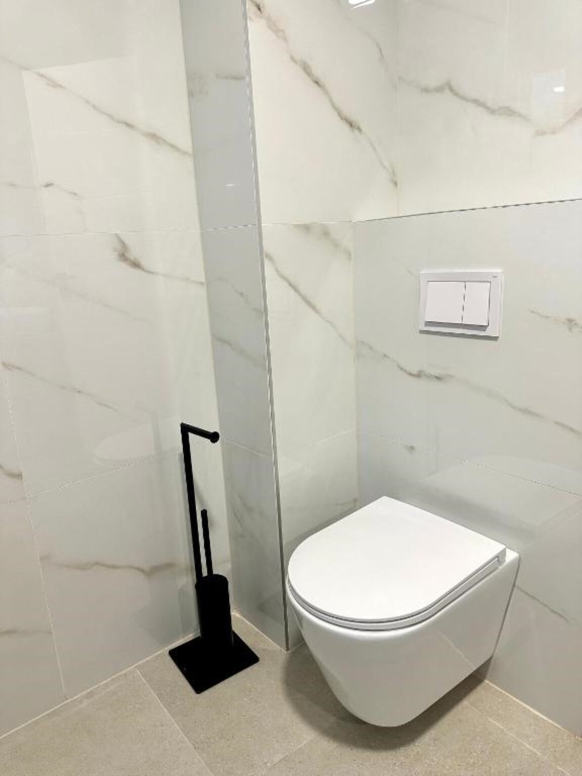 Full bathroom image 2