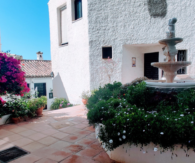 Great views, 3-bedr, shared pool, for 6