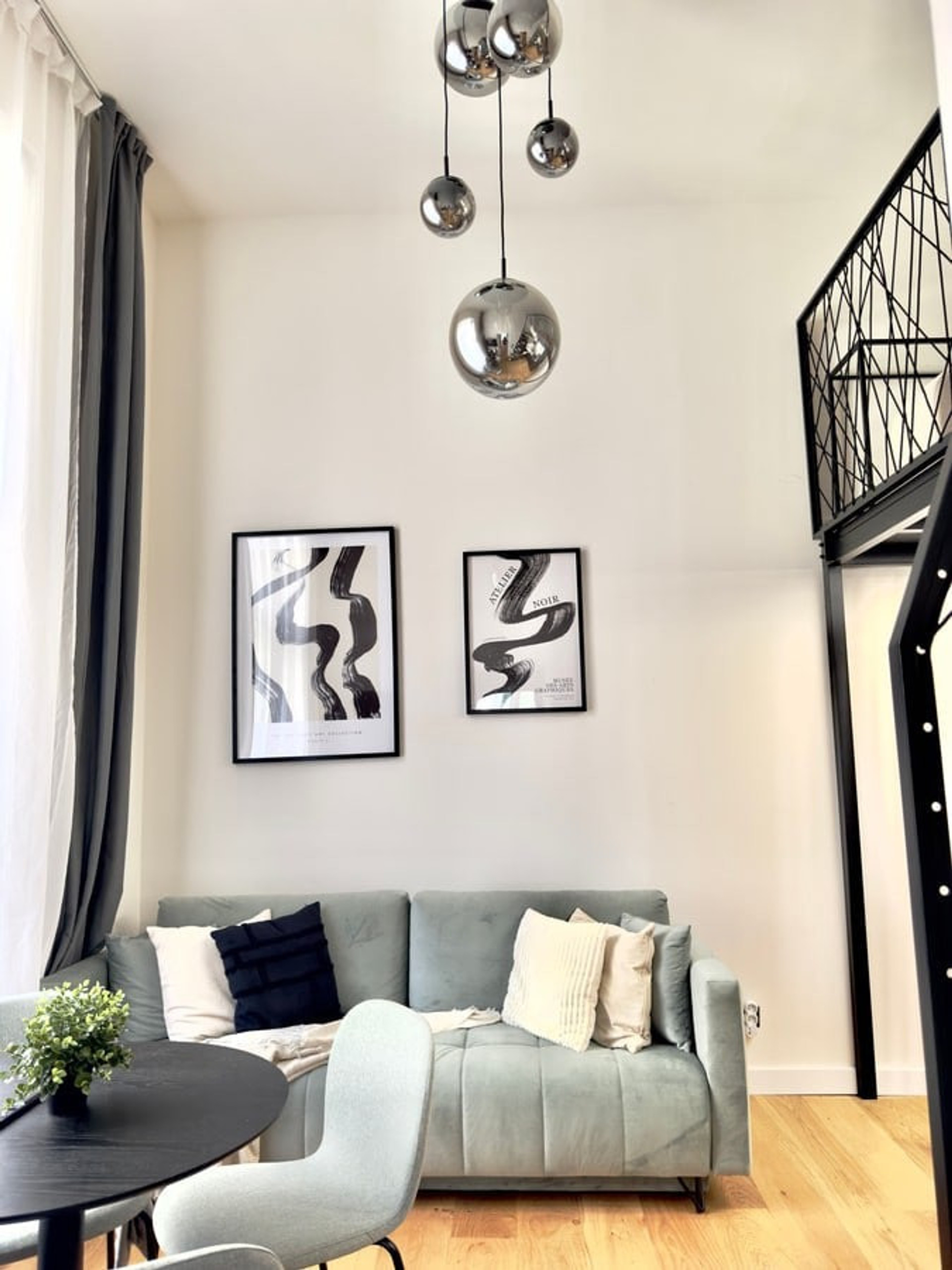 Living room image 4