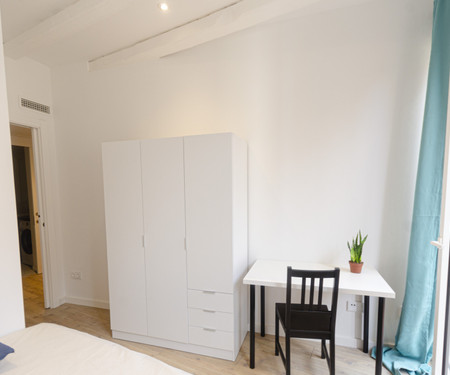 R0123- Room in co-living in Poble Sec