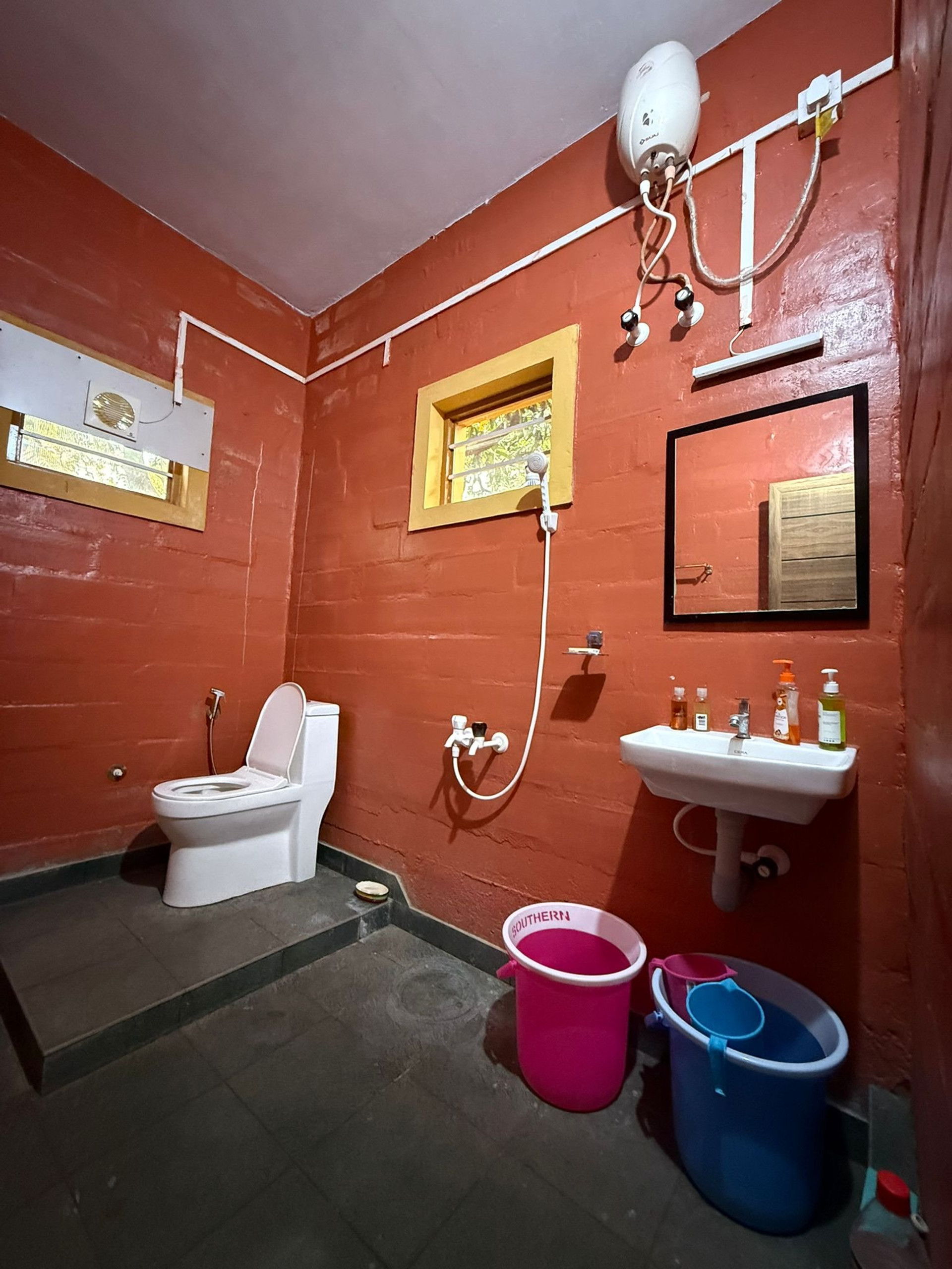 Bathroom with terracotta walls, shower