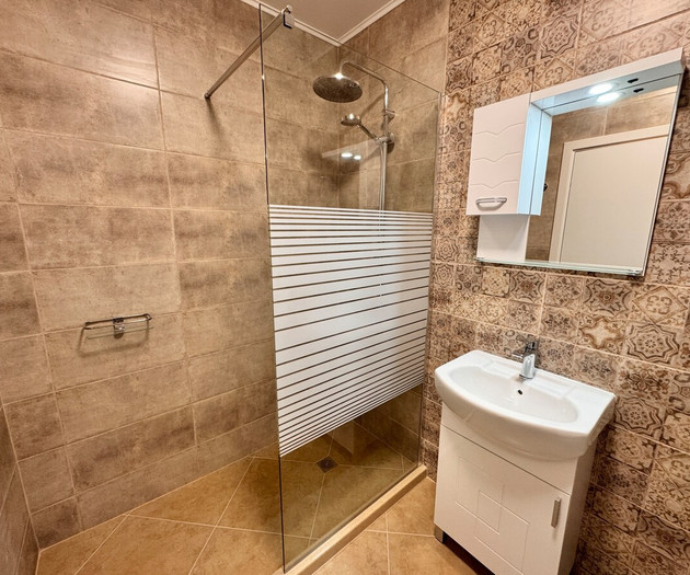 Breeze Home with Panoramic Sea View and Parking