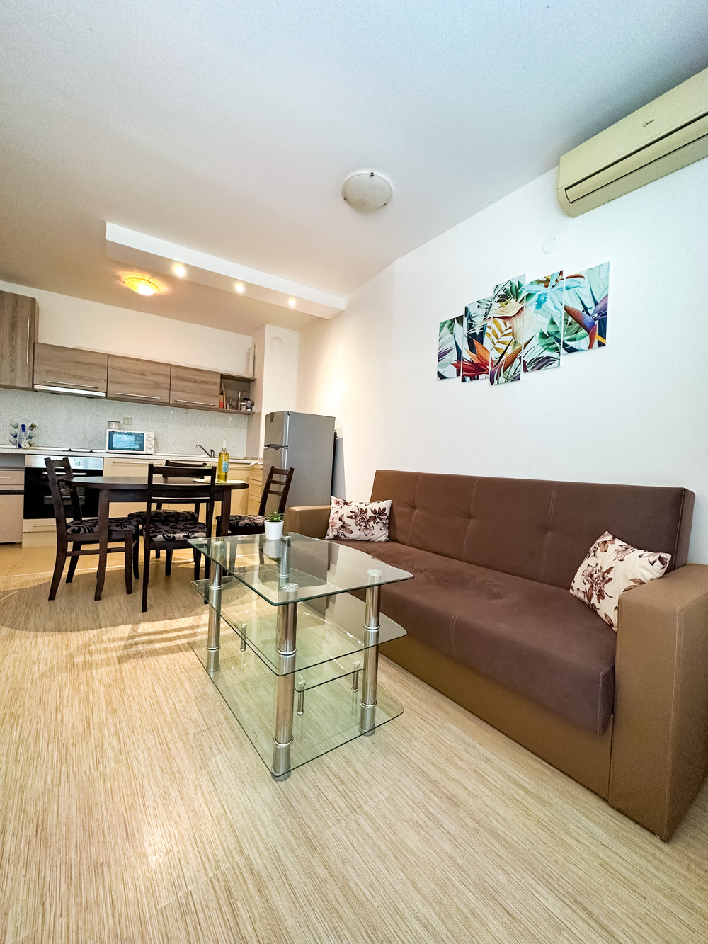 Apartment with Pool 5 mins from the Beach preview