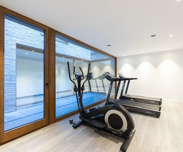 Modern Riverfront + Spa & Gym
