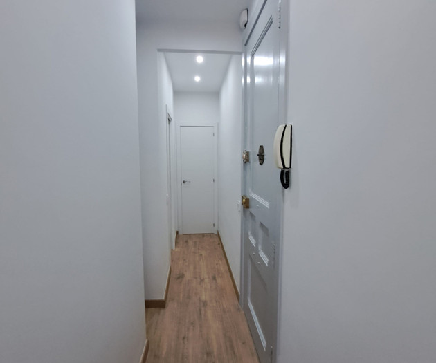 Apartment with Balcony in Gracia-Sant Gervasi