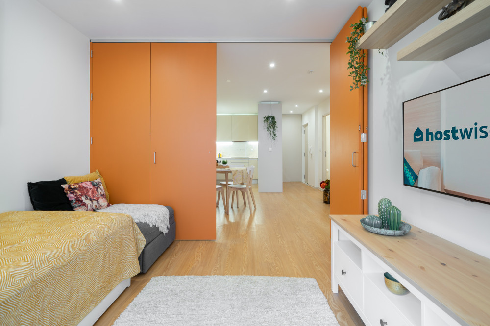Colorful Bright Flat w/ Balcony by Host Wise