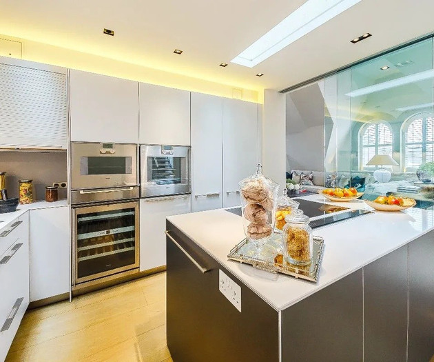 Penthouse with Premium Furnishing in Hamburg