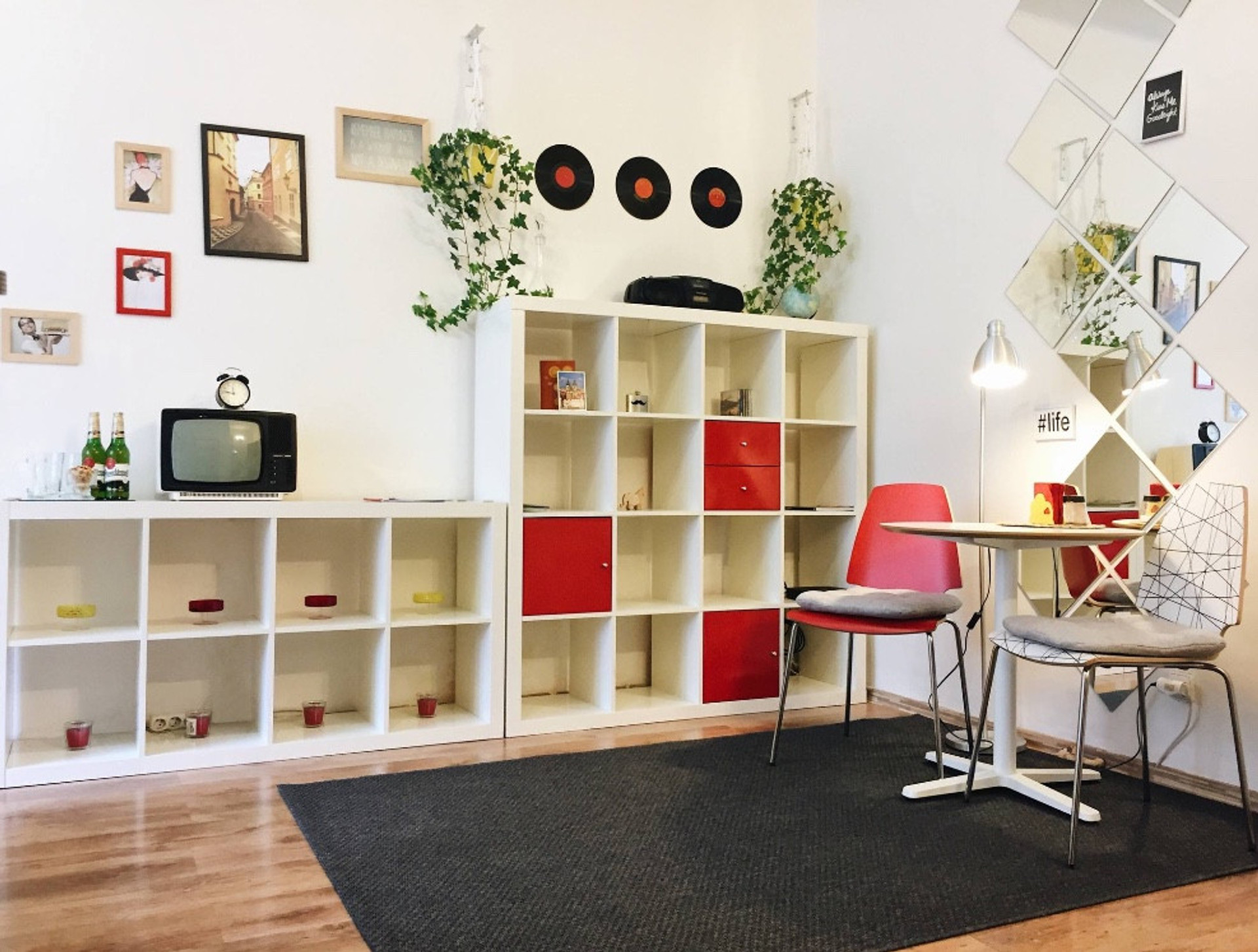 Dining area with TV, radio/CD and table, where you can enjoy your meal or work